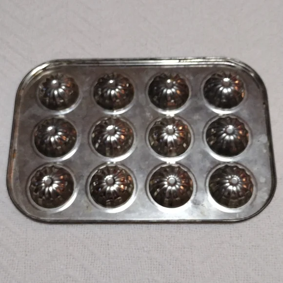 Vintage 80s Hoan Hong Kong Pastry Tin - Picture 4 of 7